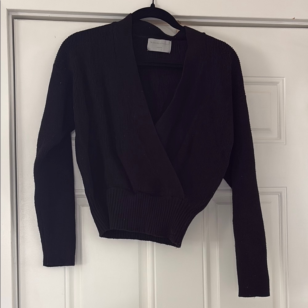 Modern Citizen Black V-Neck Cropped Sweater